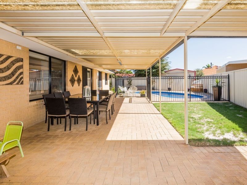 7 Jenniphur Court, Atwell WA 6164