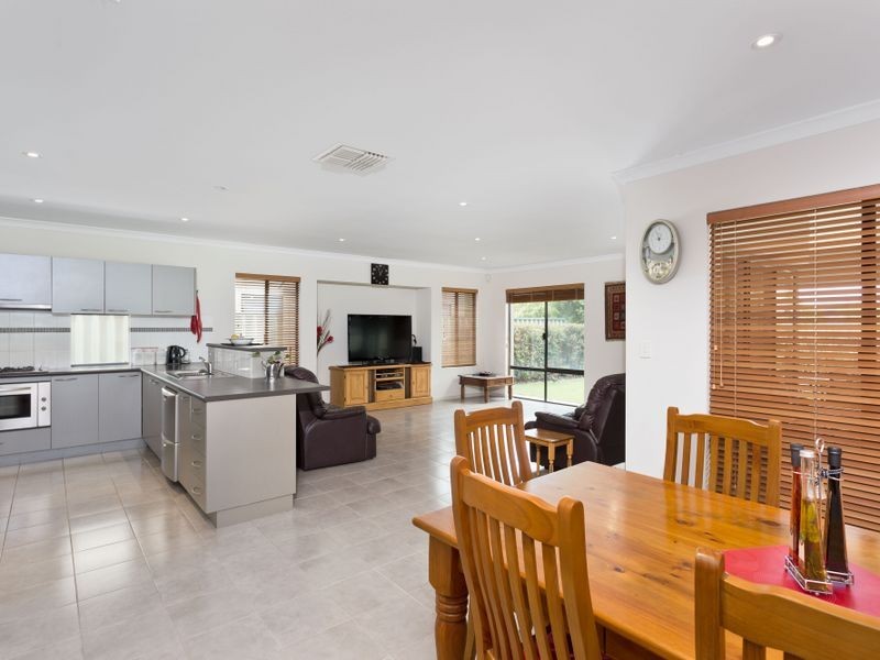 4 Tathra Lane, Aubin Grove WA 6164