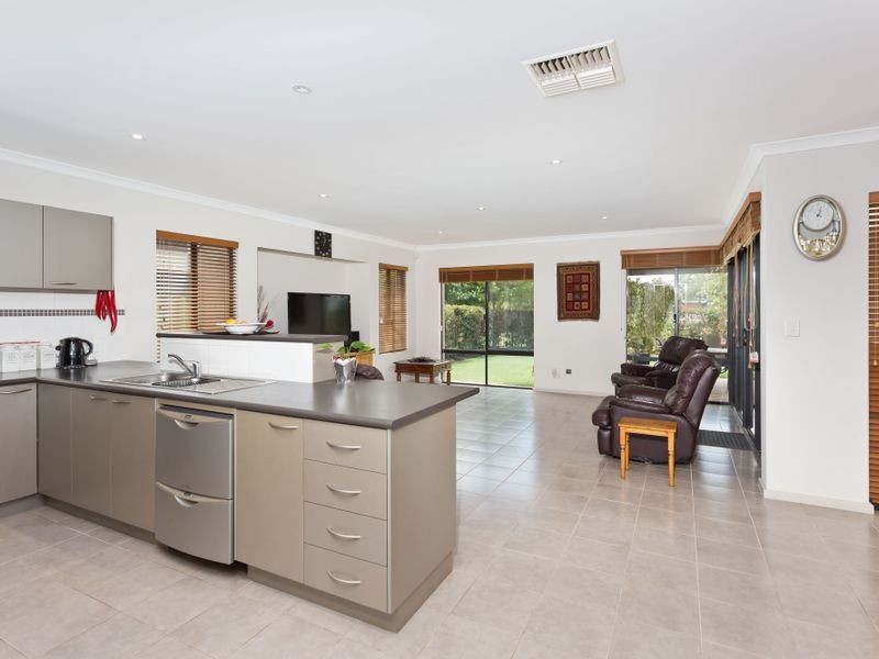 4 Tathra Lane, Aubin Grove WA 6164