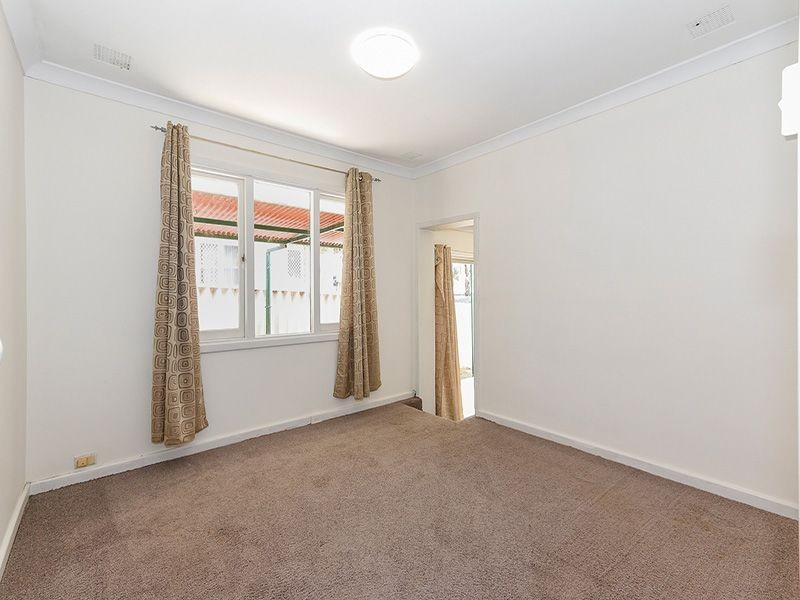 18 Escalus Street, Coolbellup WA 6163