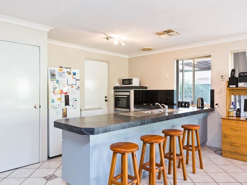 8 Sycamore Avenue, South Lake WA 6164