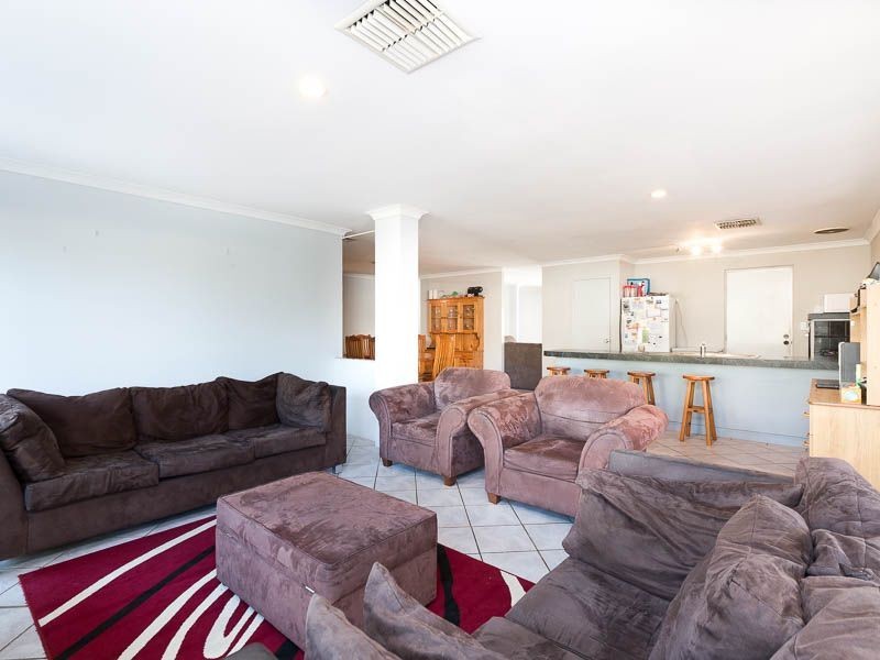 8 Sycamore Avenue, South Lake WA 6164