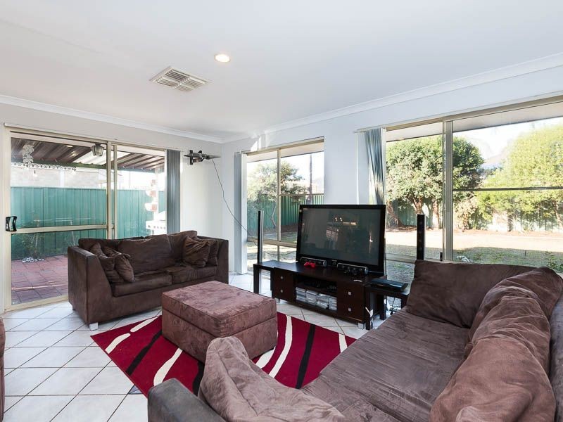 8 Sycamore Avenue, South Lake WA 6164