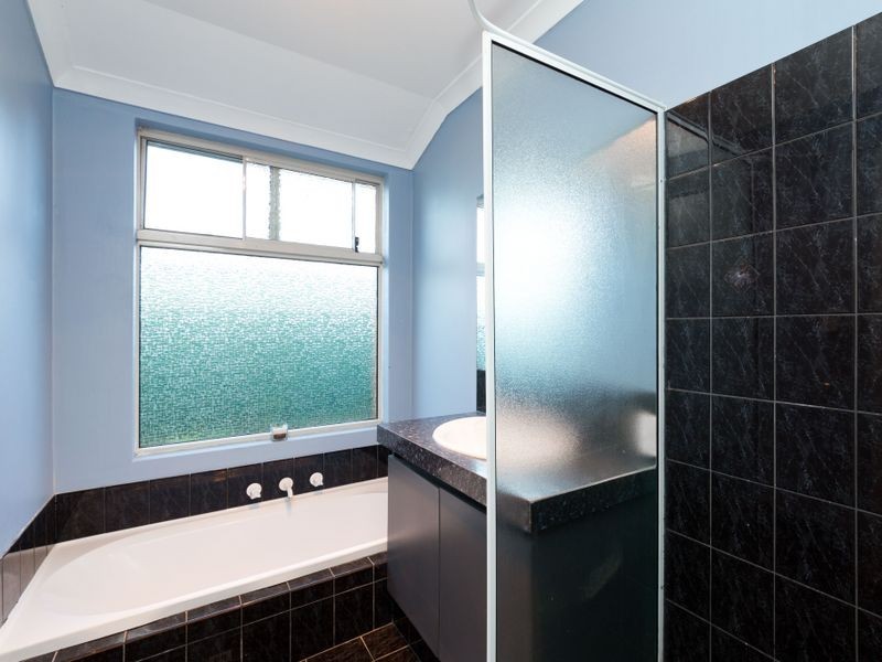 8 Sycamore Avenue, South Lake WA 6164