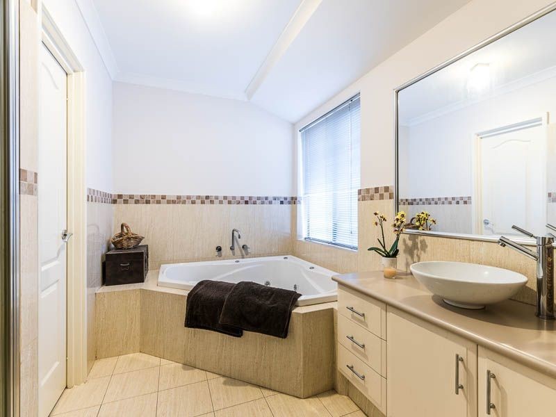 15 Stills Avenue, Harrisdale WA 6112