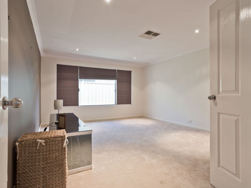 13 Normanby Bend, Success WA 6164