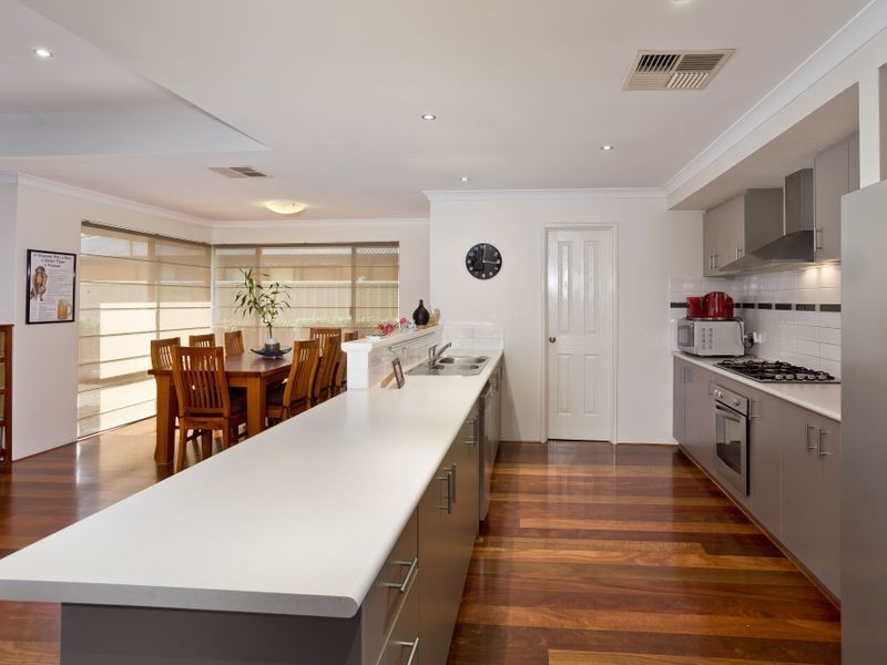 13 Normanby Bend, Success WA 6164