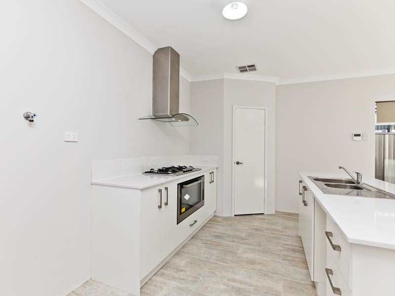 120 Mornington Crescent, Wandi WA 6167