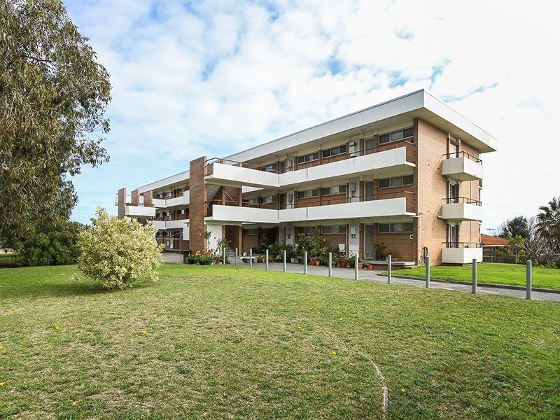1/8 Fortini Court, Hamilton Hill WA 6163