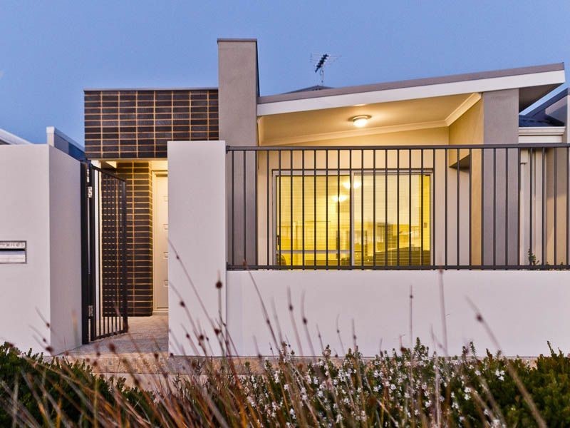 2/198 Hamilton Road, Spearwood WA 6163