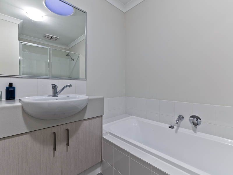 2/198 Hamilton Road, Spearwood WA 6163