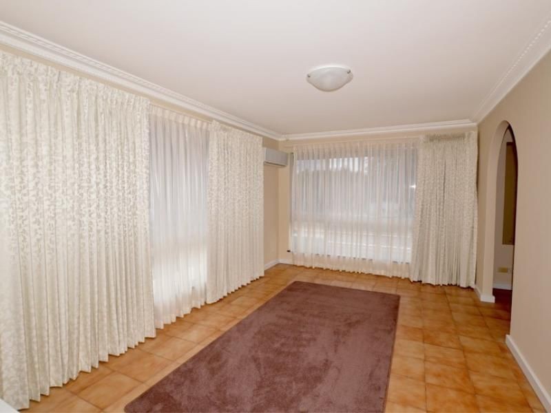 25 Ningaloo Way, Thornlie WA 6108