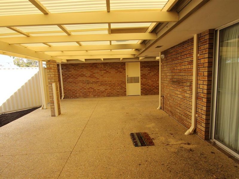 25 Ningaloo Way, Thornlie WA 6108