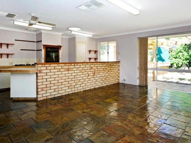 6 Callicoma Court, South Lake WA 6164