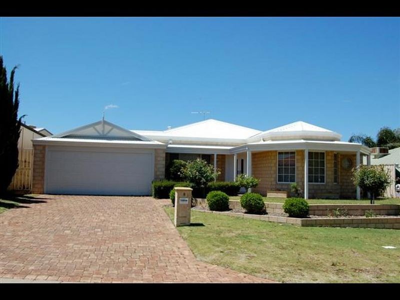 8 Lakeridge Drive, Success WA 6164