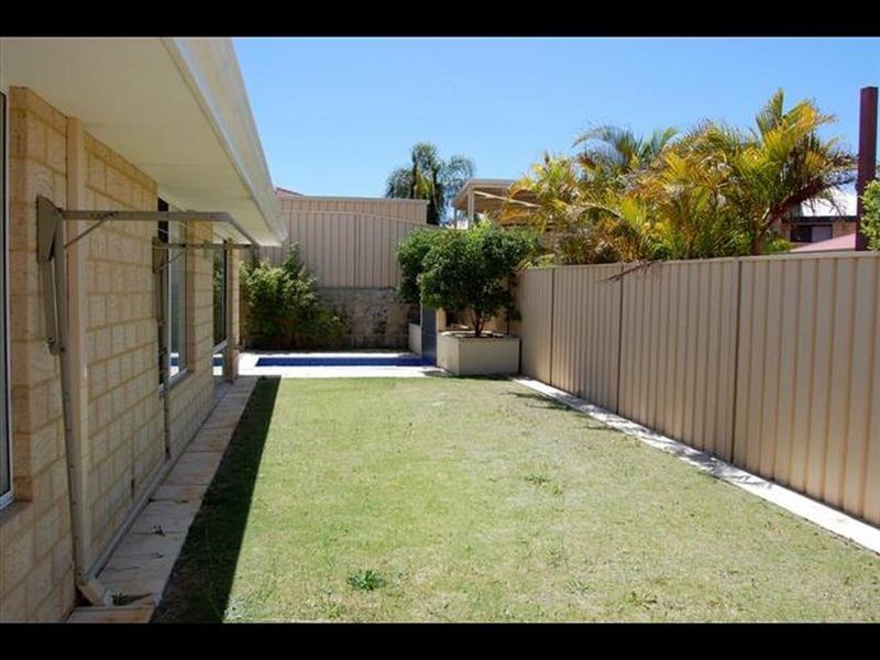 8 Lakeridge Drive, Success WA 6164