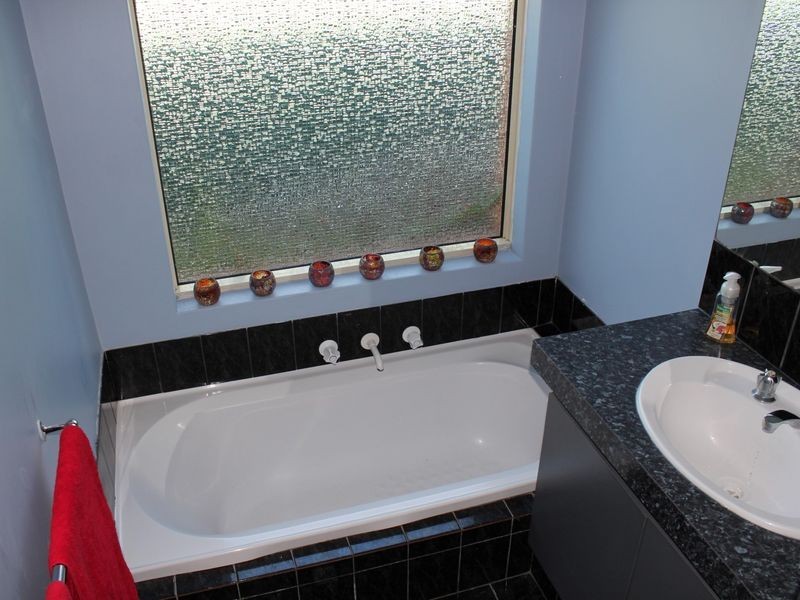 8 Sycamore Avenue, South Lake WA 6164