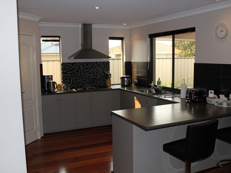 6 Barcoo Bend, Hammond Park WA 6164