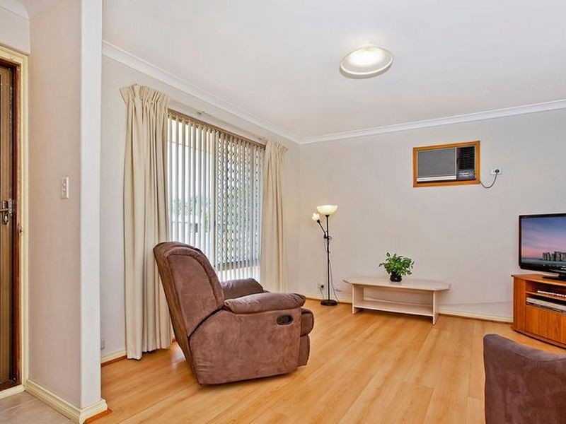 23 Farmhouse Drive, Bibra Lake WA 6163