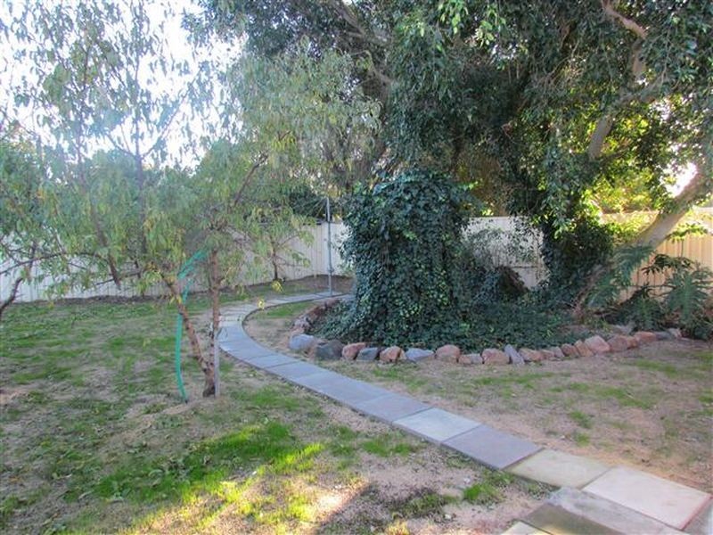 5 Mundan Place, Kelmscott WA 6111