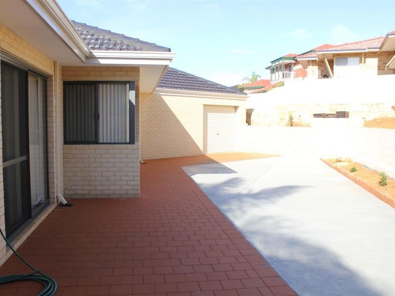 16 Rhodes Rise, Coogee WA 6166