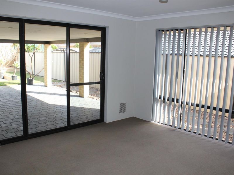 8 Calytrix Crescent, Success WA 6164