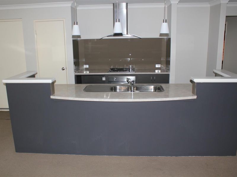 8 Calytrix Crescent, Success WA 6164