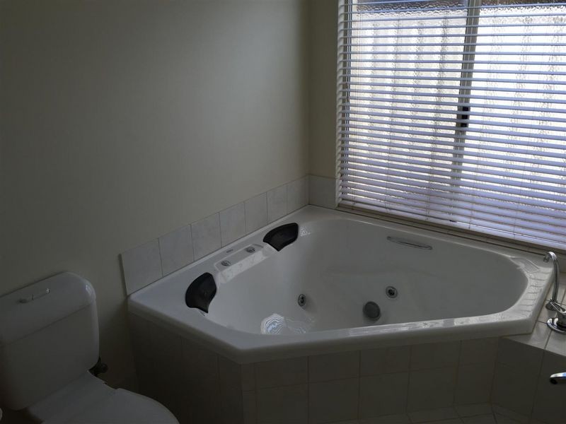 21 Charnley Bend, Success WA 6164