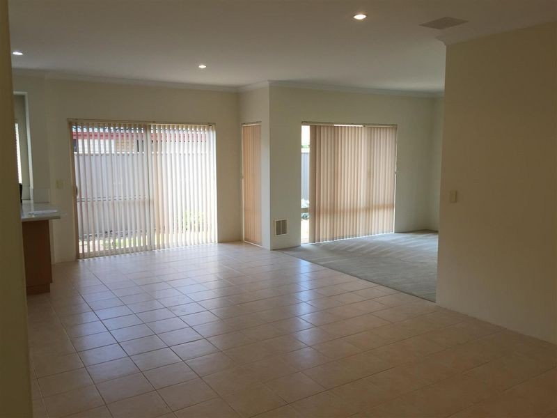 21 Charnley Bend, Success WA 6164