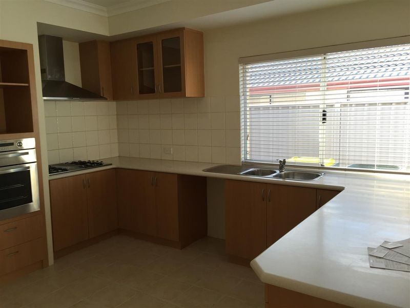 21 Charnley Bend, Success WA 6164