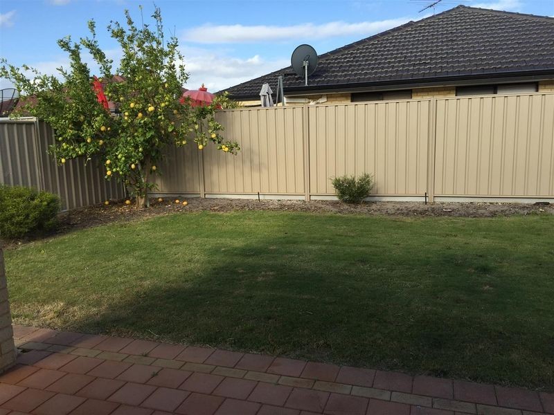 21 Charnley Bend, Success WA 6164