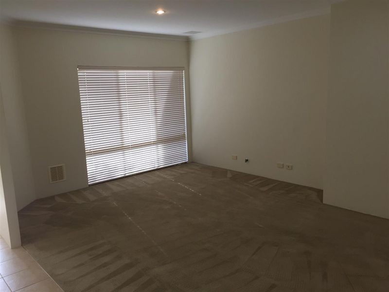 21 Charnley Bend, Success WA 6164