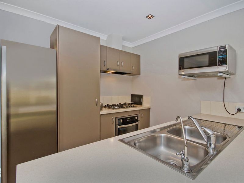 2/12 Peppermint Gardens, Aubin Grove WA 6164