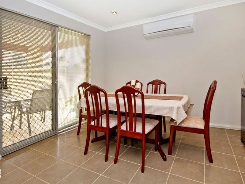 2/12 Peppermint Gardens, Aubin Grove WA 6164