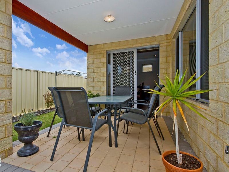 2/12 Peppermint Gardens, Aubin Grove WA 6164