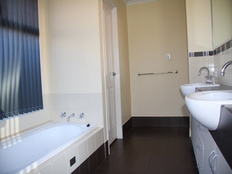 7 Redcurrant Street, Byford WA 6122