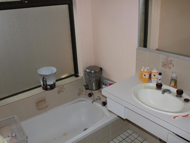 5 Camelot Place, Camillo WA 6111