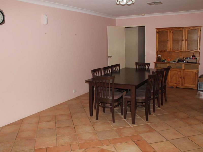 5 Camelot Place, Camillo WA 6111