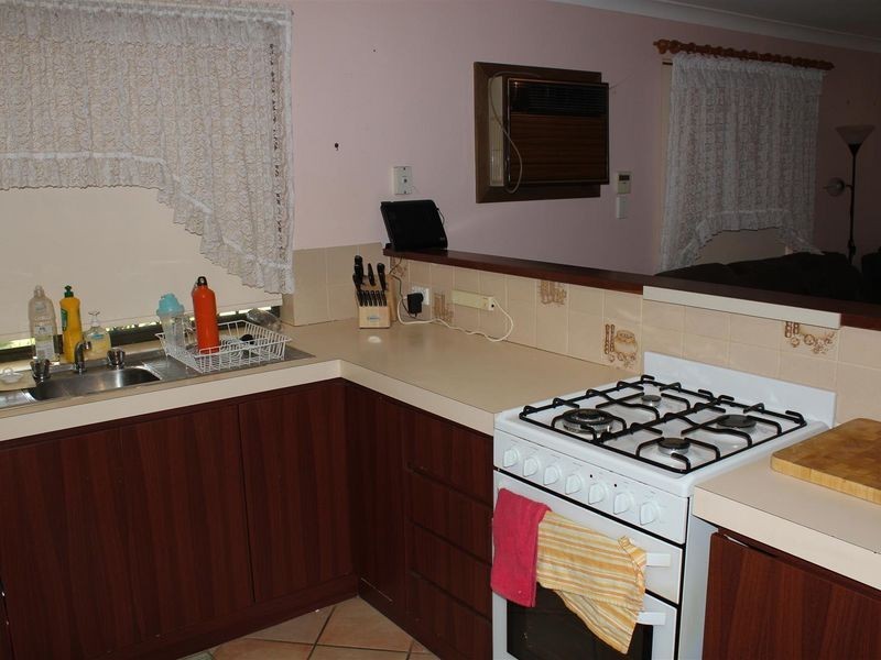 5 Camelot Place, Camillo WA 6111