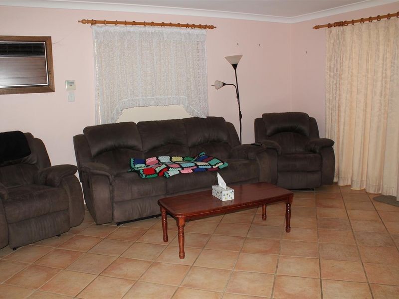 5 Camelot Place, Camillo WA 6111