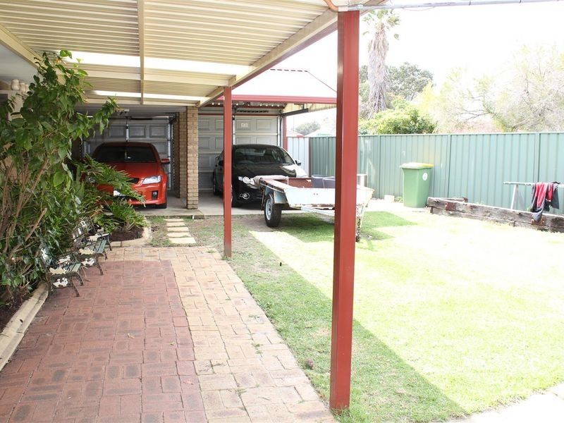 5 Camelot Place, Camillo WA 6111