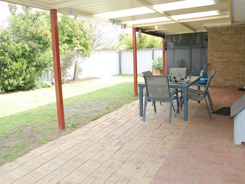 5 Camelot Place, Camillo WA 6111