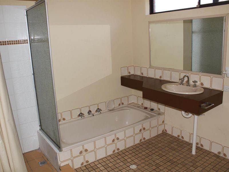 24 Strawberry Drive, Seville Grove WA 6112