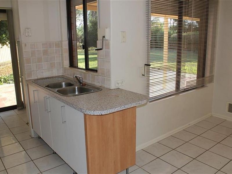 10 Pambula Court, South Lake WA 6164