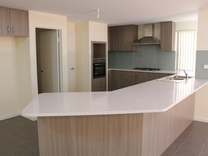 16 Rhodes Rise, Coogee WA 6166