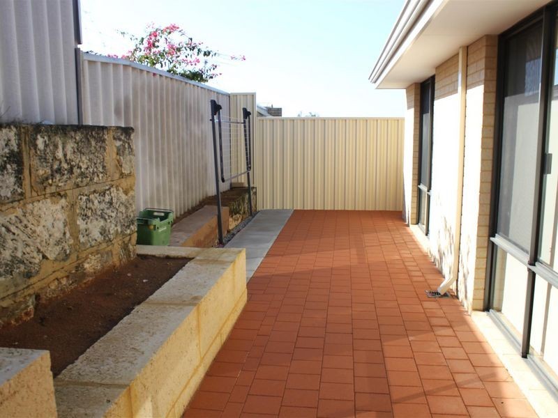 16 Rhodes Rise, Coogee WA 6166