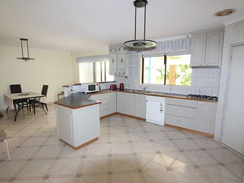 30 Hadley Gardens, Kardinya WA 6163