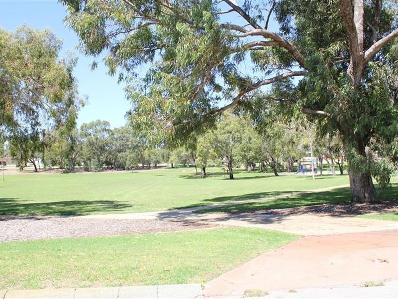 8/15 Rosalind Way, Coolbellup WA 6163