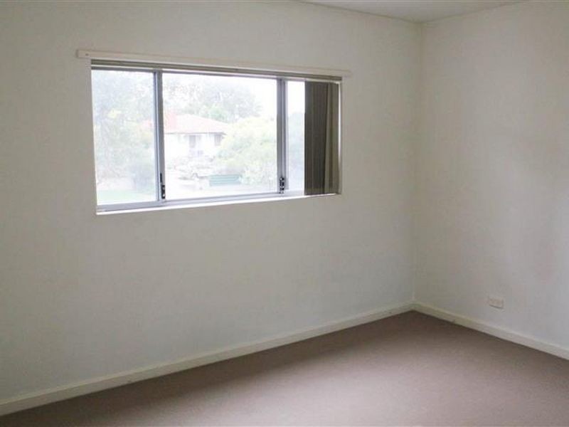 8/15 Rosalind Way, Coolbellup WA 6163