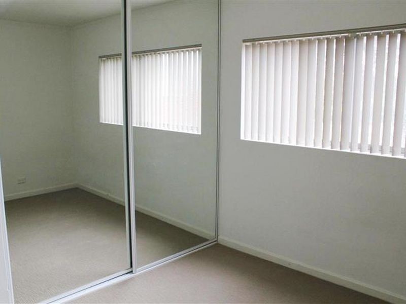 8/15 Rosalind Way, Coolbellup WA 6163